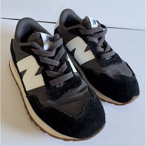 New Balance 237 GS Black with moonbeam (GS237PF) Youth Size 9 EUC size 9